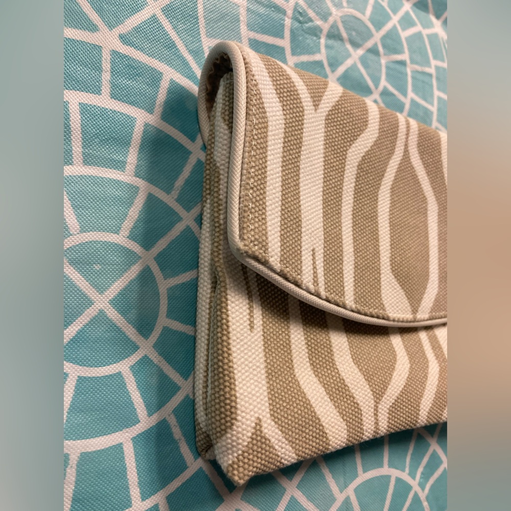 💛TODAY***$12***NWT Ann Taylor canvas cosmetic bag. - Picture 4 of 8